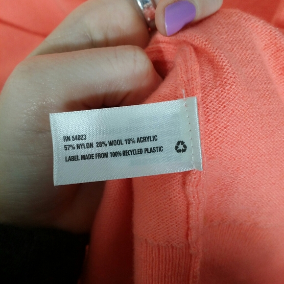 Gap V-neck pink wool sweater with size M - Picture 5 of 5